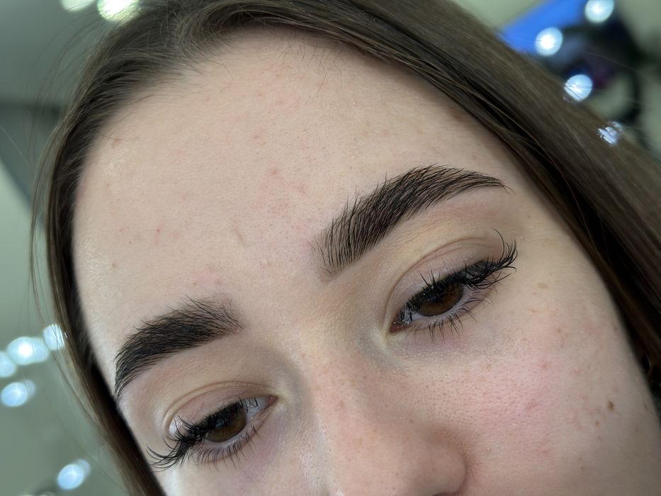 Корекція та фарбування брів. Ламінування вій.