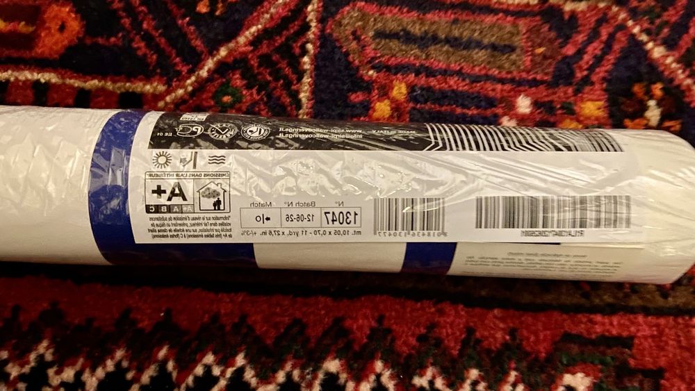 Papel de parede às riscas azul forte