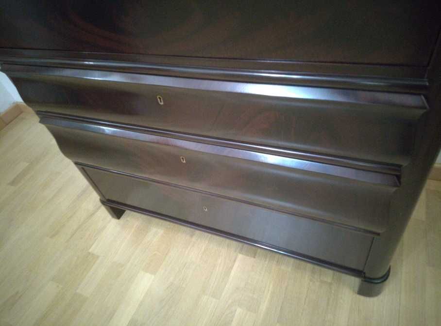 Chiffonier com fábrica em mogno