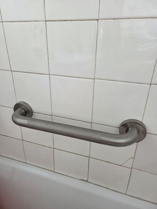 Barra de apoio para banheira