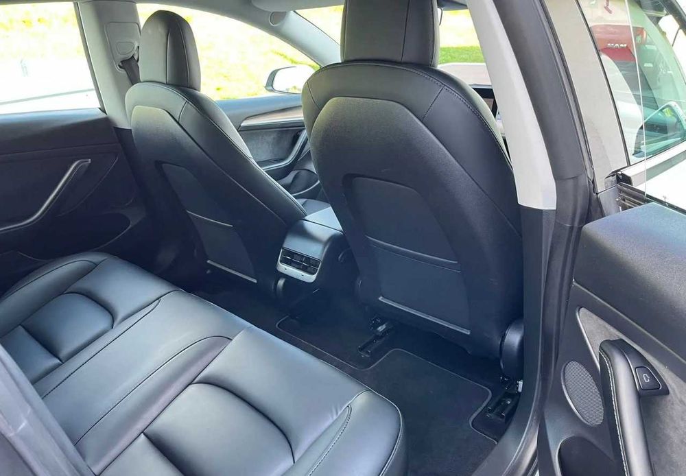 tesla model 3 2021 року