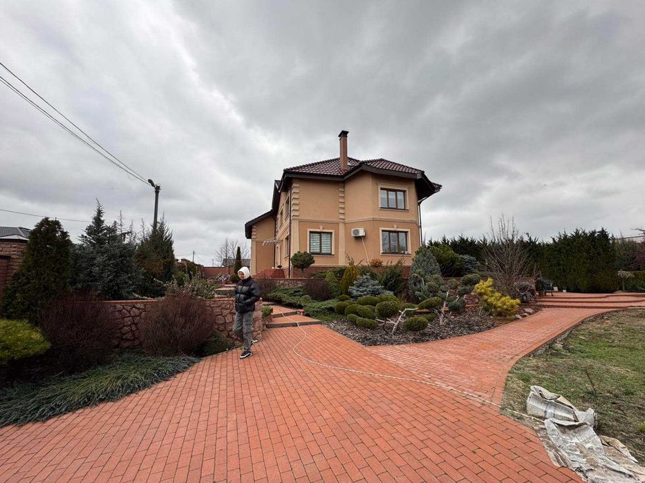 ‼️Браїлки‼️ Цегляний будинок з гарним ремонтом, ландшафт, ТОП локація