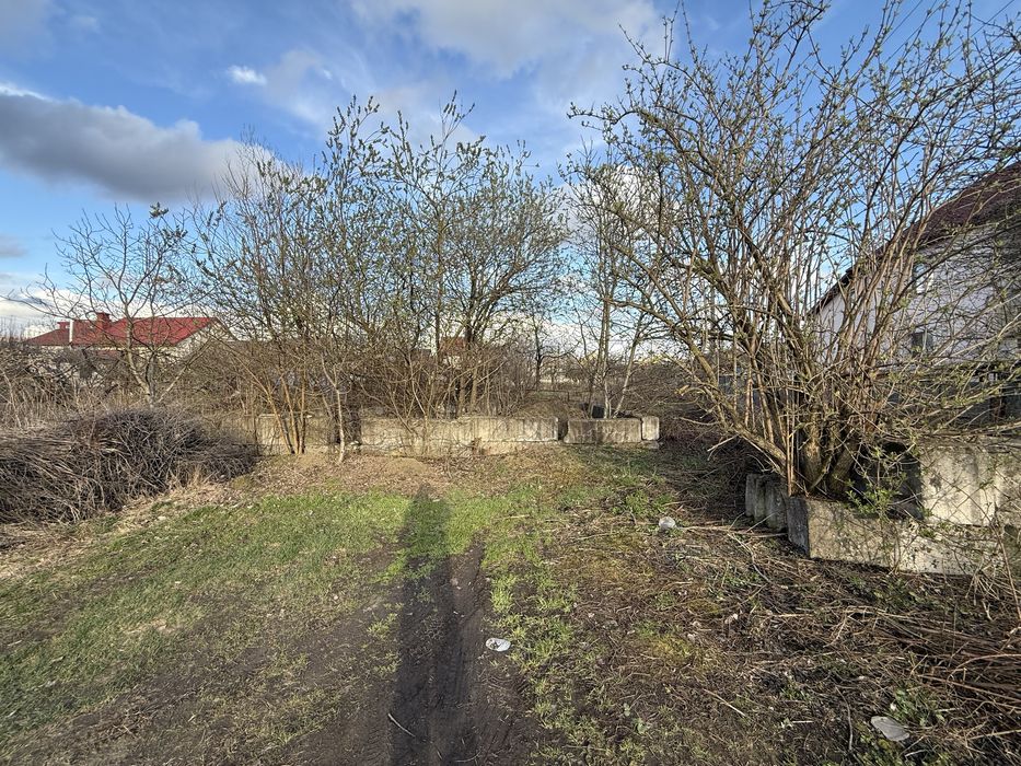 Продаж ділянки не подалік озера