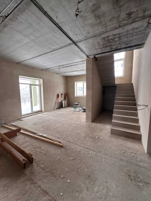 Продаж двоповерхового будинку 220 м² на ділянці 7 соток