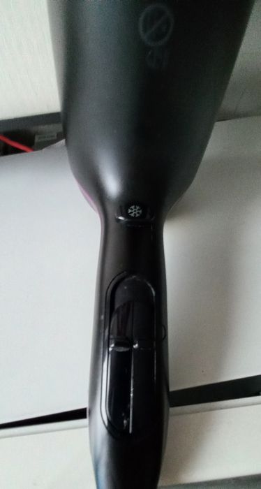 Продам фен для волосся Philips