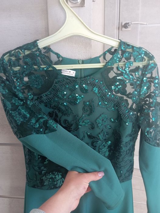 Смарагдова  сукня