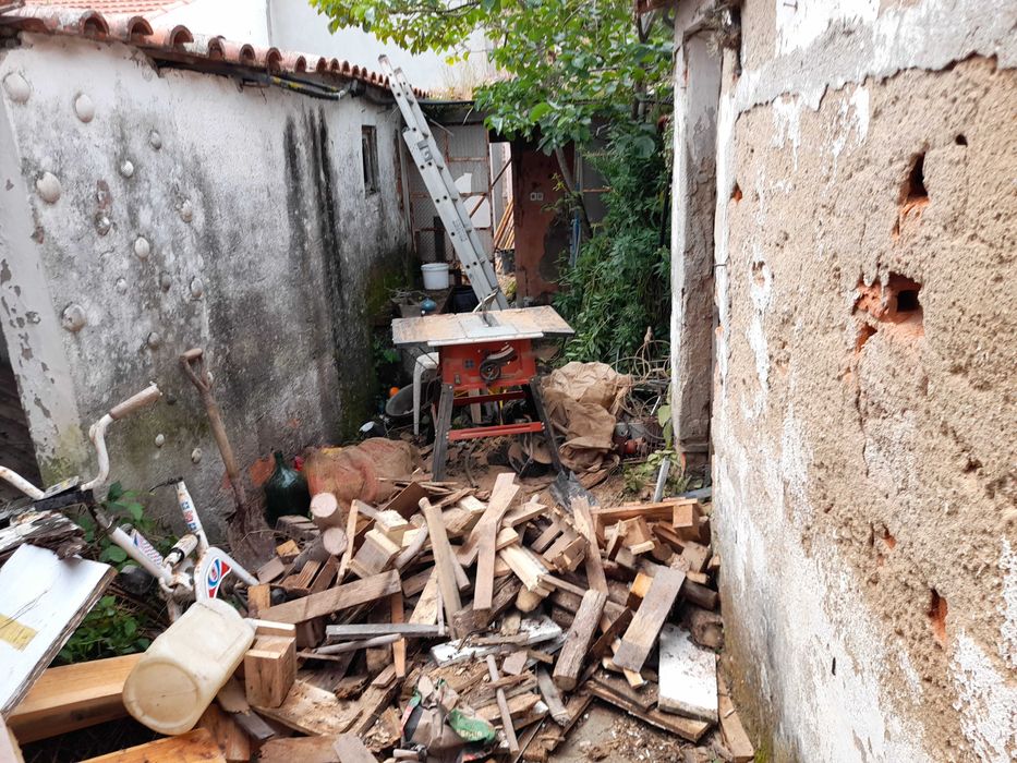 Demolicao, Recolha e limpeza de entulho e lixo de obras armazens etc