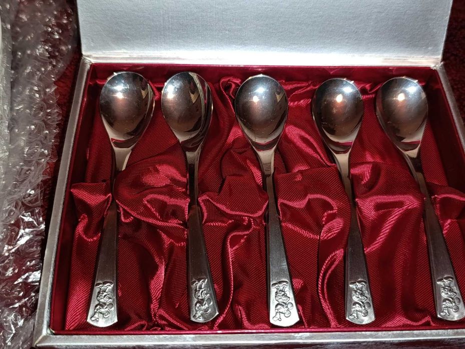 Nissan/Disney Raríssimo Conjunto Loiça Talheres