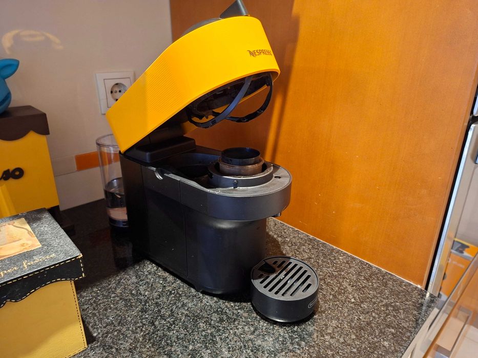 Máquina Nespresso Vertuo Pop (amarela)