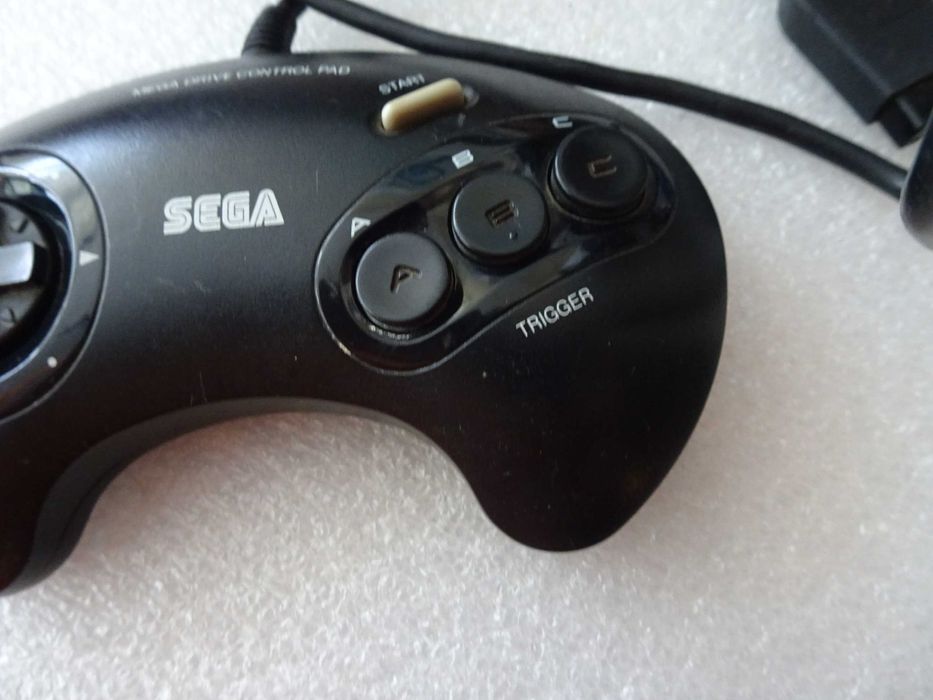 Comando para a consola Mega Drive (botão branco)