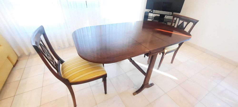 Mesa de abas, estilo inglês, com 2 pés trabalhados, Madeira de Mogno