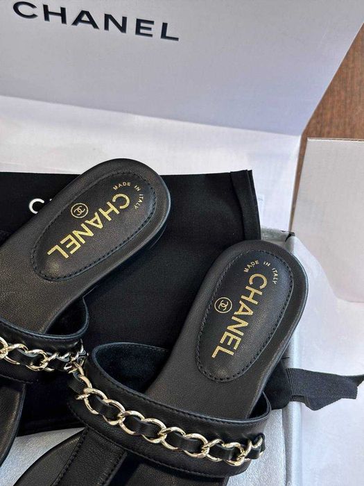 Damskie klapki Chanel