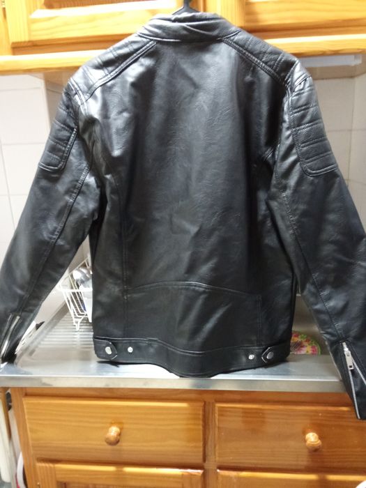 Casaco homem em pele estilo motard e biker usado apenas 1 vez,.