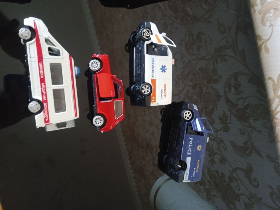 Металічні дитячі машинки