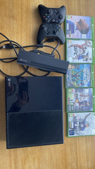 Xbox one+ kinect +pady + 5 gier