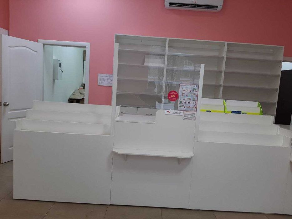 Продаж меблів у аптеку