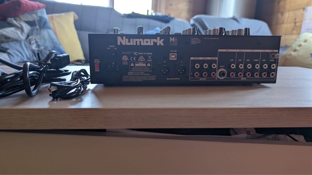 Mesa de Mistura Numark M6 4 canais