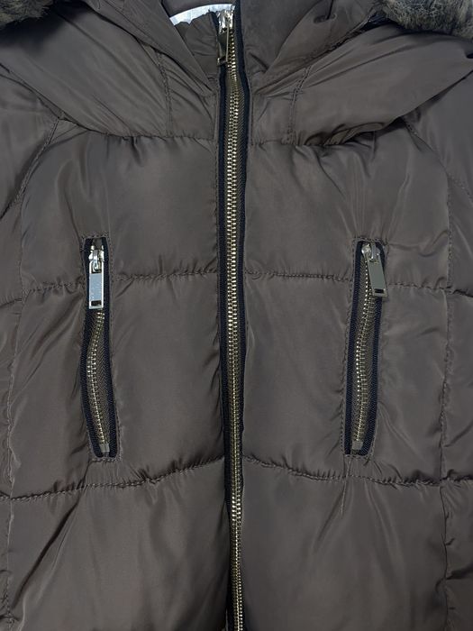 Brązowa kurtka zimowa z kapturem i odczepianym futerkiem