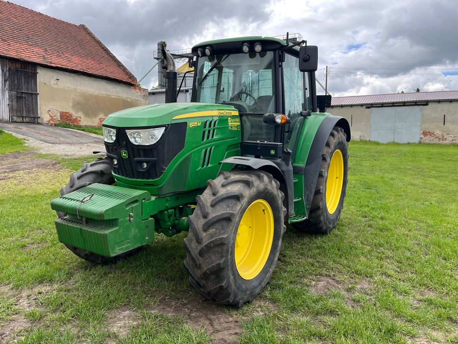 John Deere 6125 m