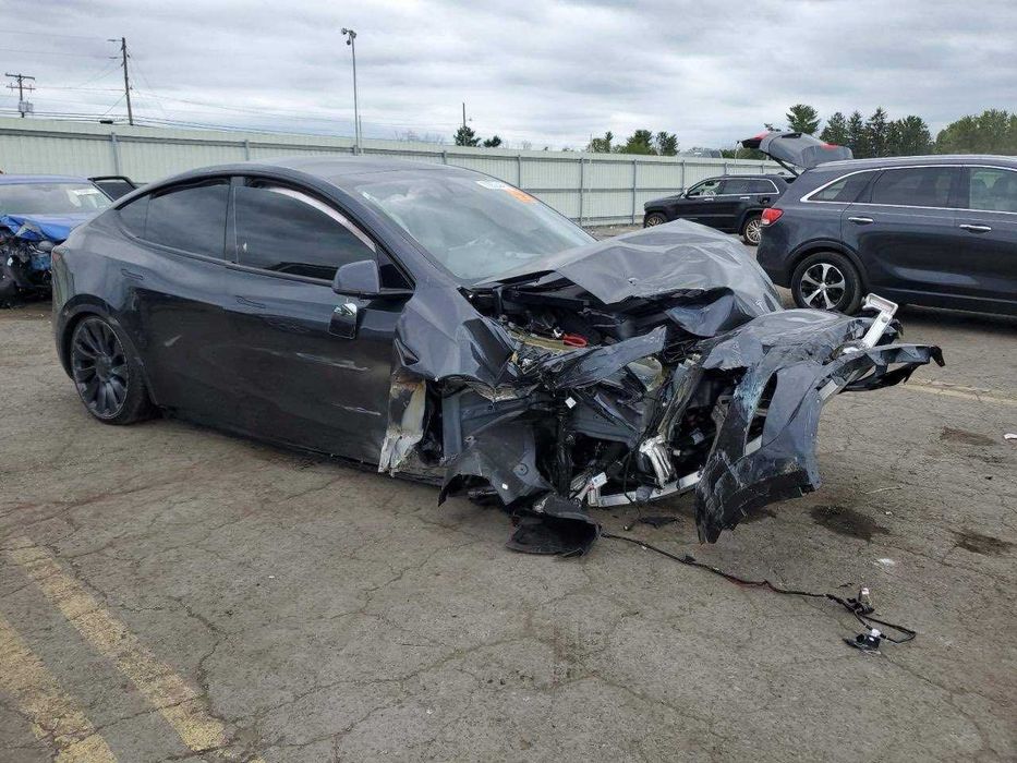 разборка Tesla Model Y 2024 года