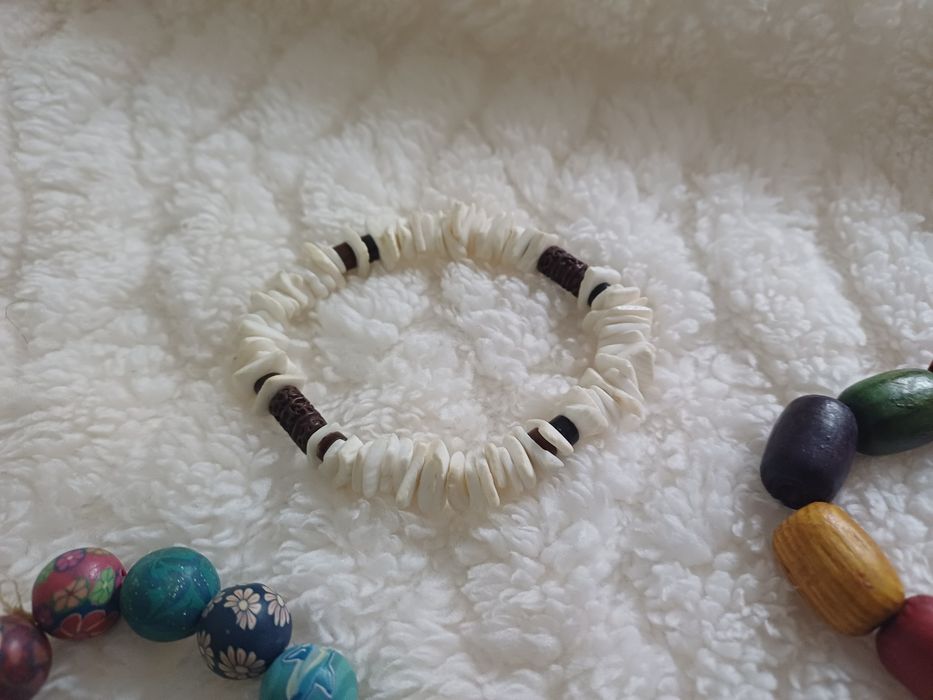 Brincos, colares, pulseiras senhora
