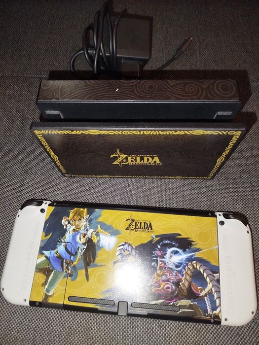 Konsola Nintendo Switch v2 z motywem Zelda.