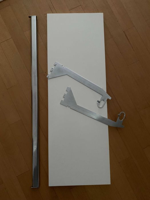 prateleiras com respetivo suporte