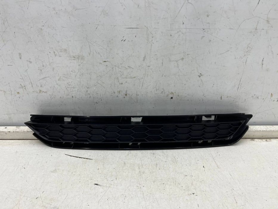 Atrapa Audi A4 B9 Allroad 15-19r. Przedlift dolna lewa kratka przednia maskownica grill 8W0807679