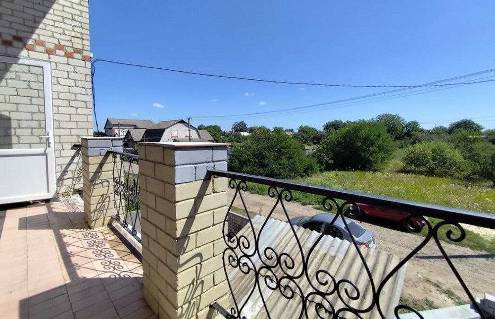 Продам 2 х этажный дом 250 метров, г. Валки новый ремонт SM