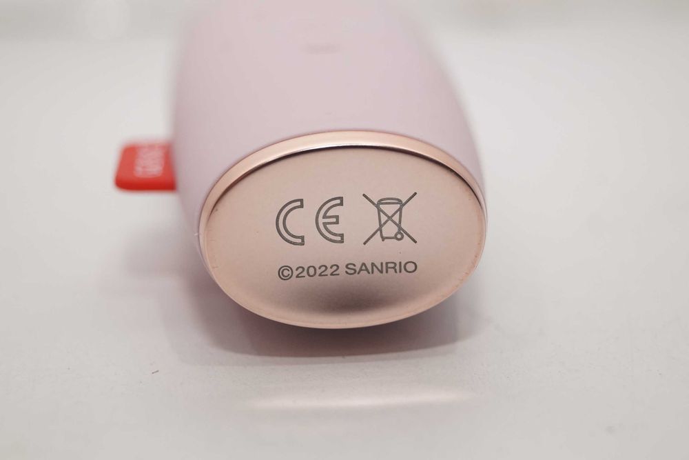 1332 GESKE Hello Kitty MicroCurrent Skin Scrubber & Blackhead Remover 9w1