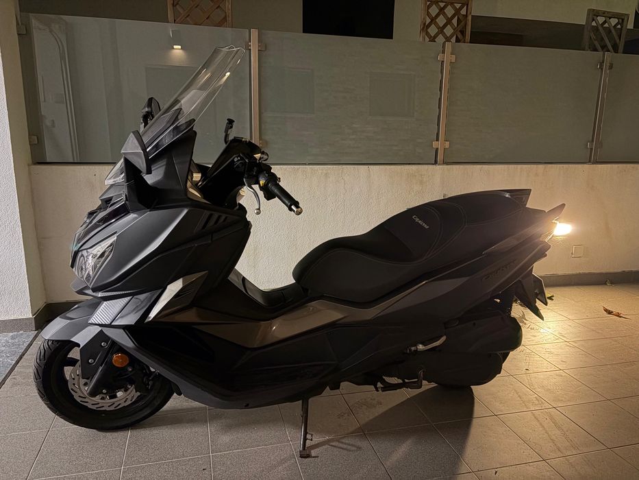 Maxi Scooter Cruisym 125