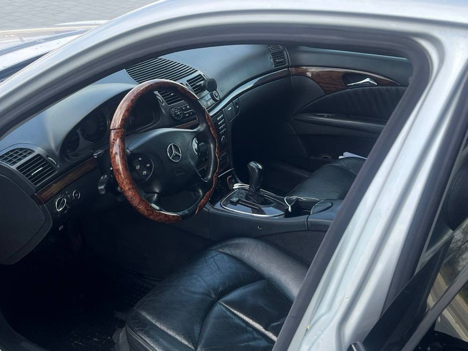 Mercedes-Benz w211