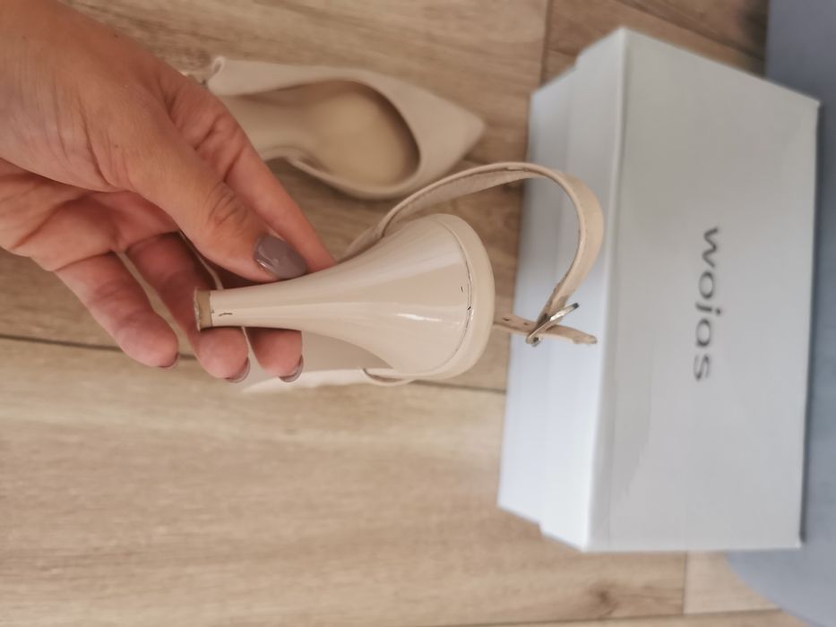 Skórkowe czółenka Wojas