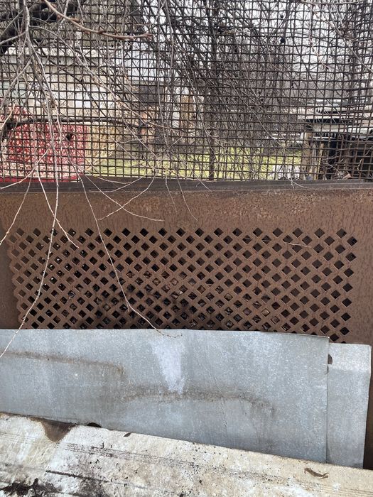 Продам листи металеві б/у  ( сіта з грохотів) 4 мм