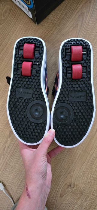 Sapatos Heelys com rodas 34 novos