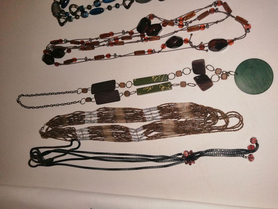 11 colares de vários estilos