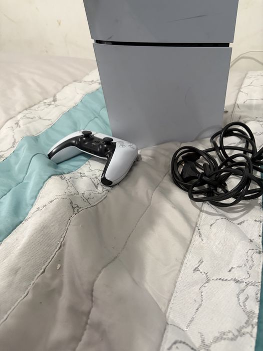 Playstation 5 slim 1TB inclui conta com diversos jogos on-line