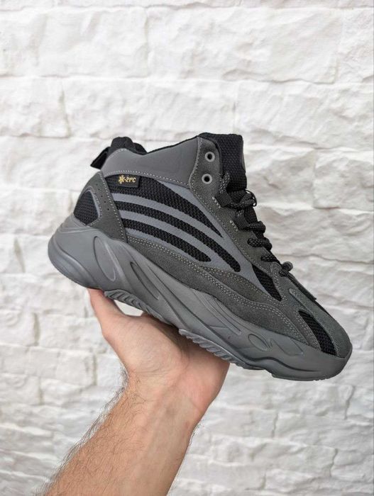Зимові Чоловічі Кросівки Adidas Yeezy Boost 700 V2 Grey 41-44-46 Без Лого