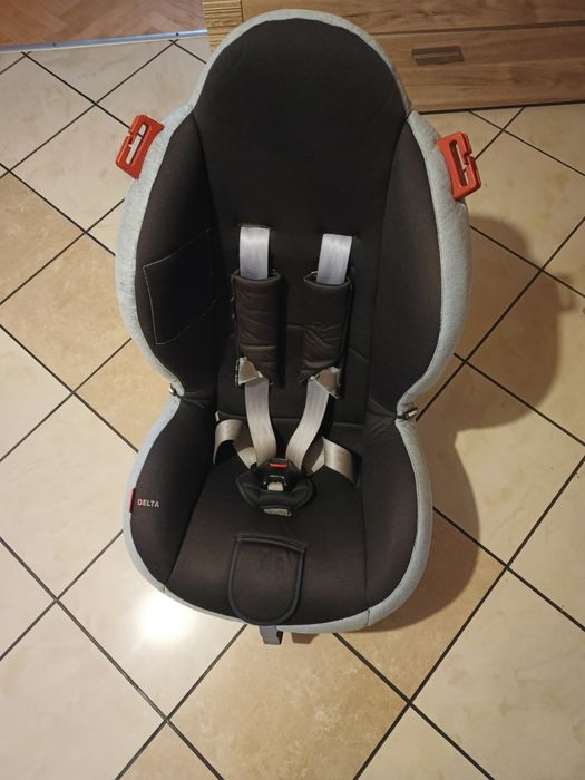 Fotelik samochodowy (0-13kg)i(9-18kg)-100zł