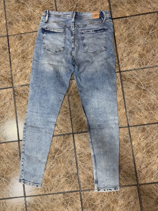 Boskie dżinsy rurki z wysokim stanem  Sinsay Denim 42