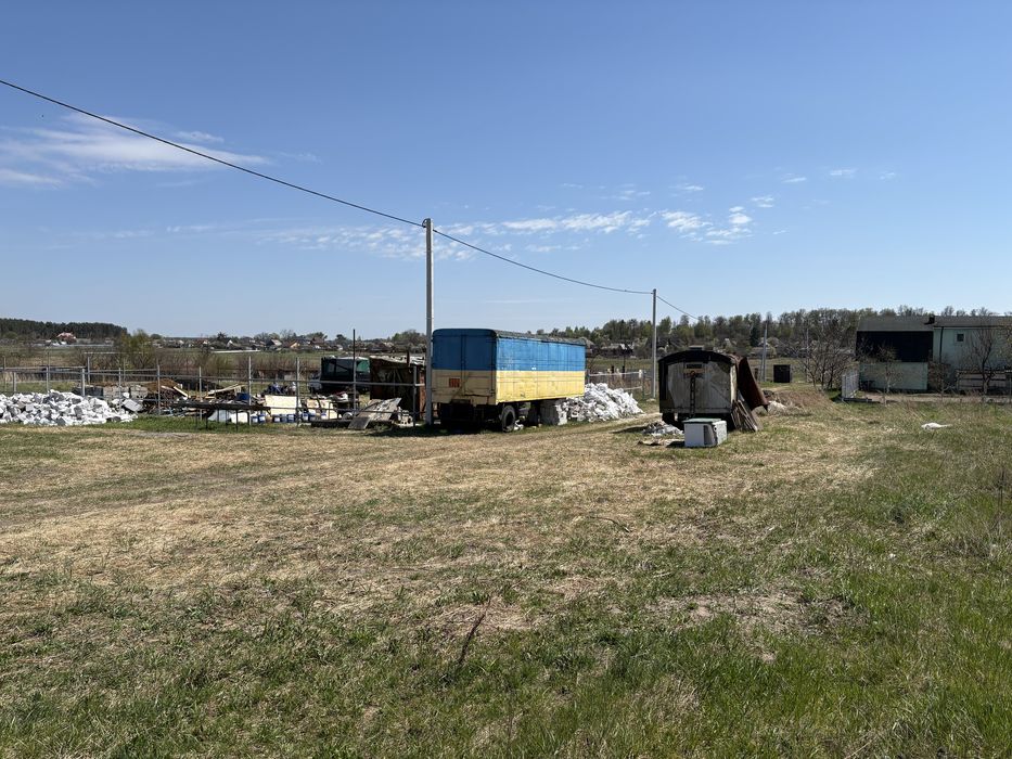 Продам участок під забудову 10 соток з світлом