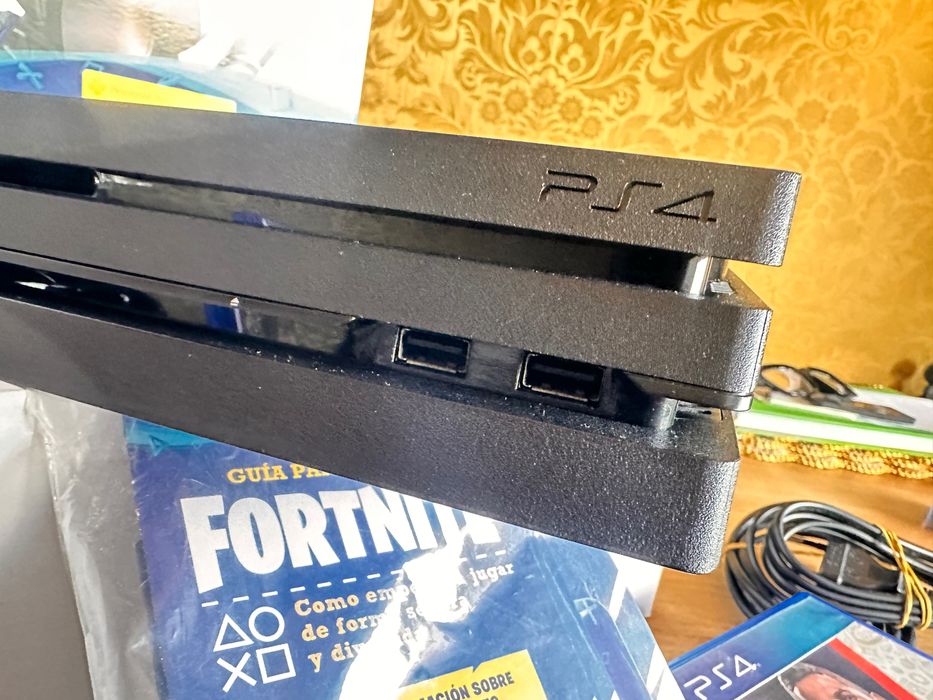 Vendo PS4 Pro 1TB - 4K HDR - Topo de Gama - IMACULADO