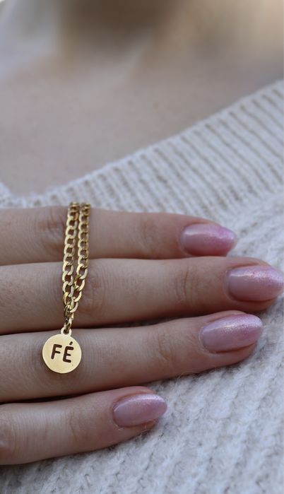 Colar com pendente de fé