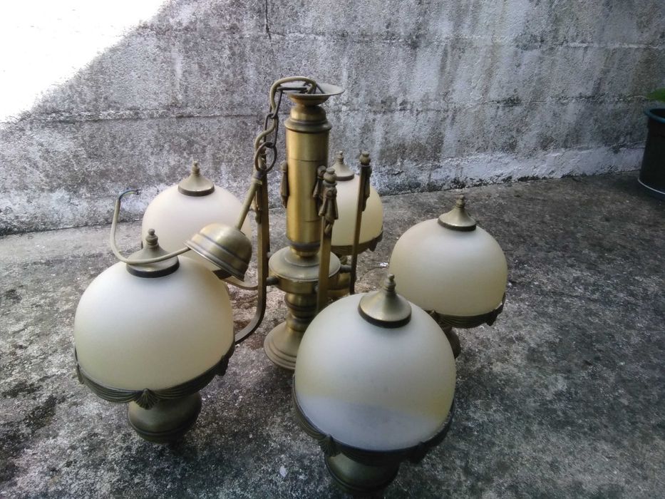 Candeeiro de Teto Clássico / Vintage em Latão e Vidro Fosco 5 Braços [Semi Novo]