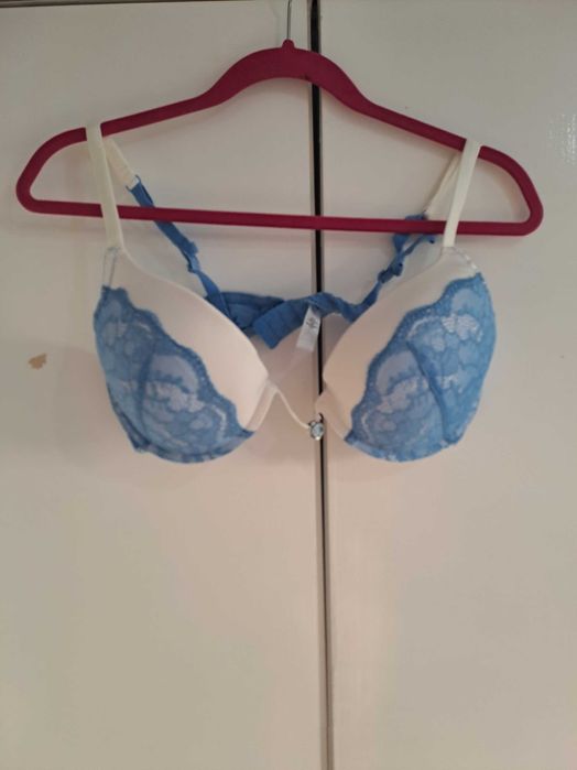 Biustonosz usztywniany