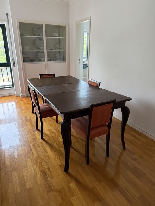 Mesa de jantar e 8 cadeiras