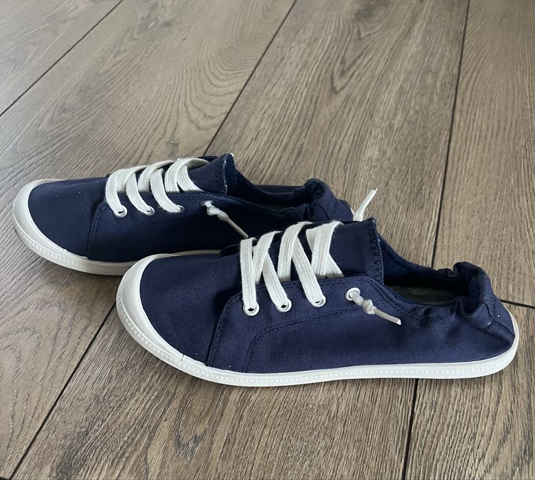 Trampki granatowe jak nowe jak Roxy 37