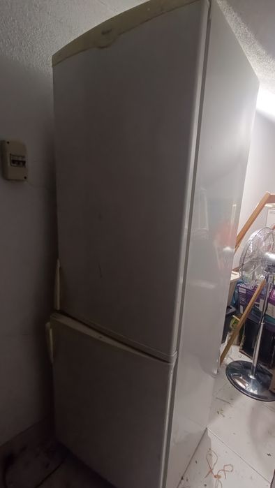 Frigorífico avariado para peças