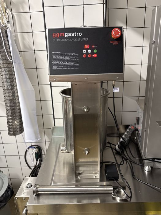 Enchedor de salsichas eletrico