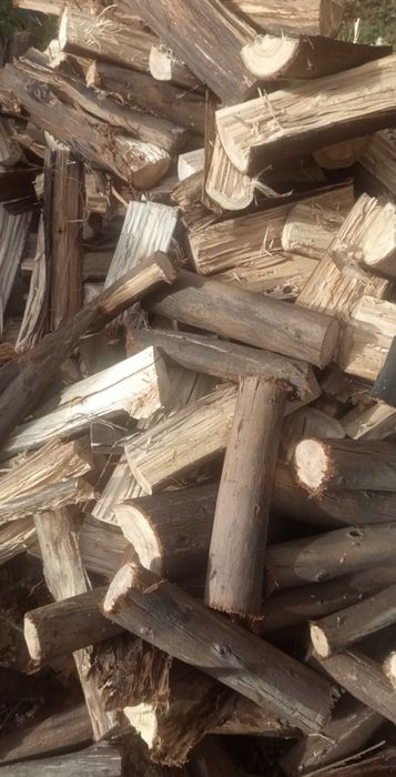 Vendo lenha seca de pinho 40€ m3 carvalho 50€ m3
